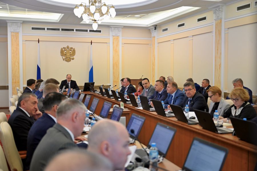 Денис Паслер поставил задачу усилить работу по привлечению инвесторов в регион