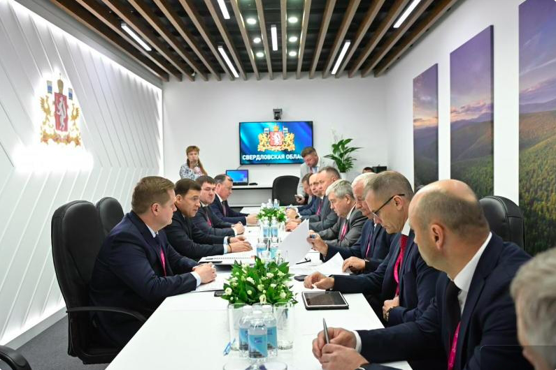Губернатор Евгений Куйвашев и Посол Республики Беларусь в России Владимир Семашко подтвердили общий курс на углубление сотрудничества